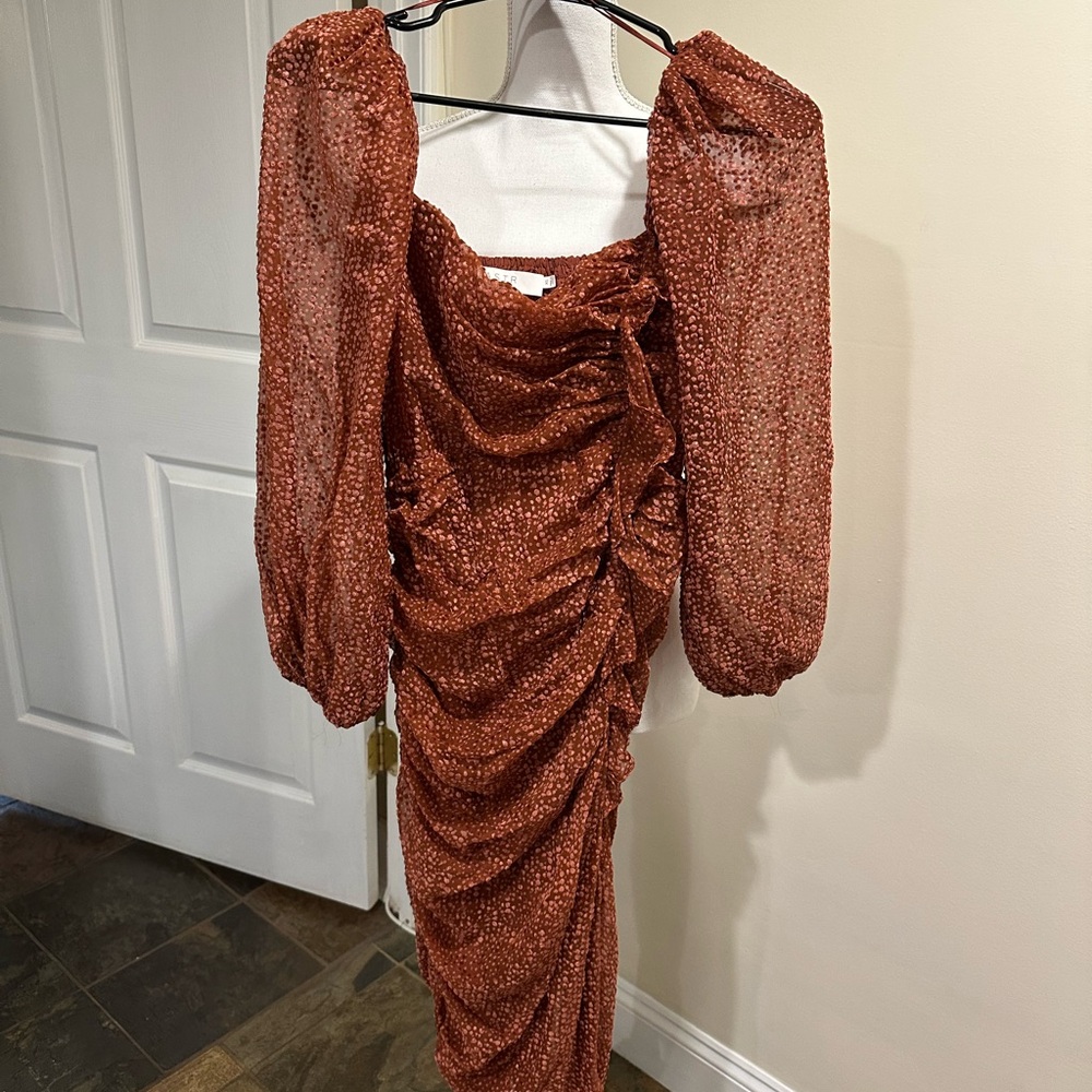 Astr Rust Brown Puff-Sleeve Ruched Midi Dress